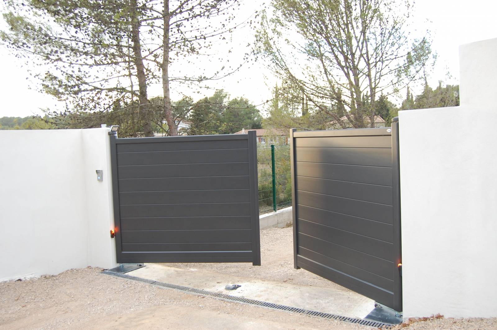 Portail Revolin contemporain noir 2100