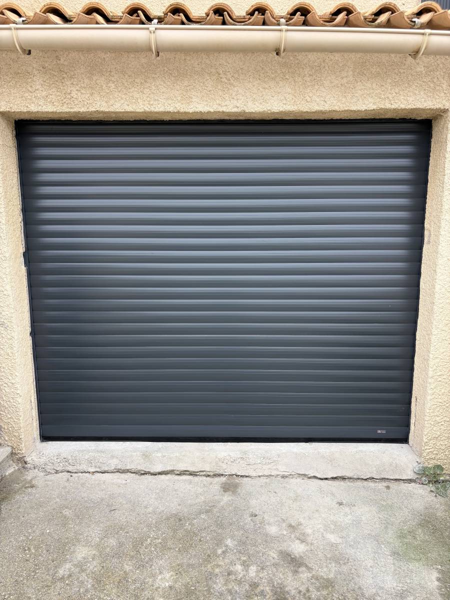 Comment rénover sa porte de garage en bois à Sommières dans le Gard avec Navy menuiseries ?