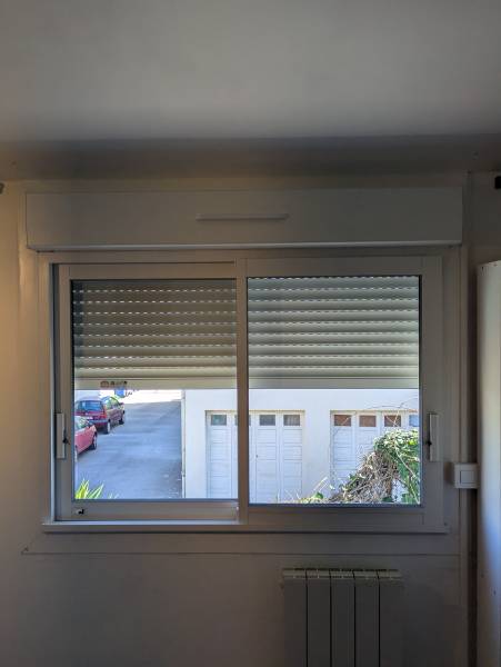 Remplacer ses vieilles menuiseries par des menuiseries en aluminium moderne, à Nîmes dans le Gard