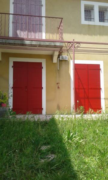 Façade avec volets battants rénovés