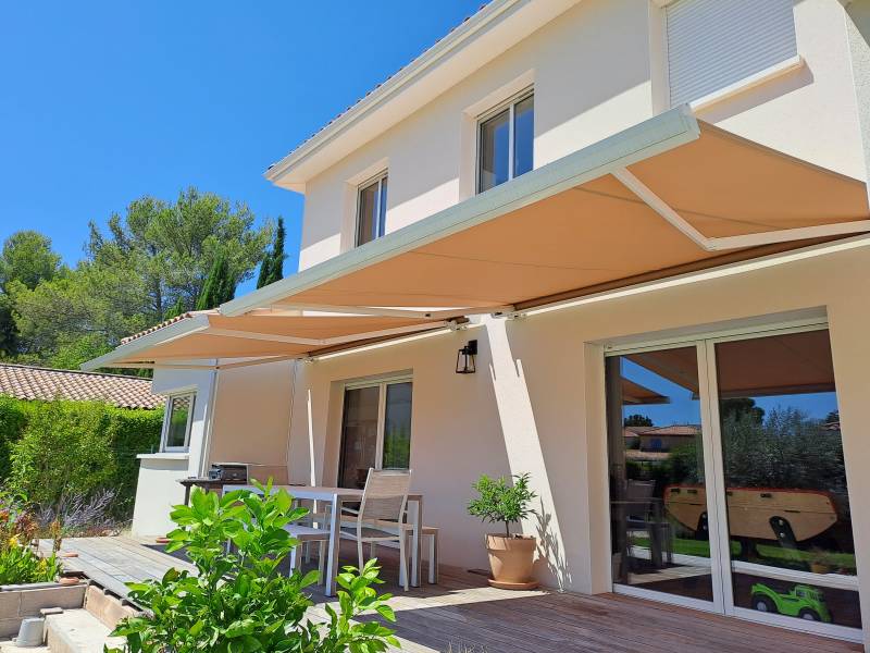 Pose de stores bannes motorisés à Castries dans l'Hérault