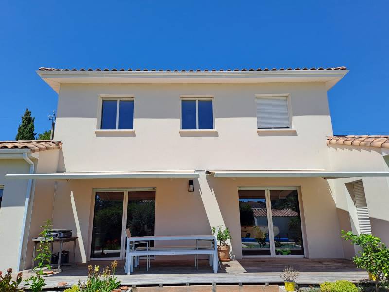 Pose de stores bannes motorisés à Castries dans l'Hérault