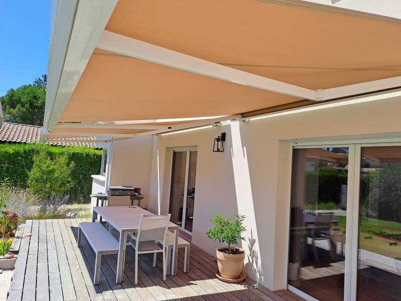 Pose de stores bannes motorisés à Castries dans l'Hérault