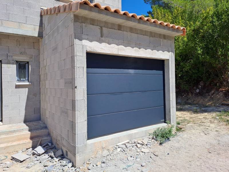 Porte de garage sectionnelle motorisée pas chère à Baillargues