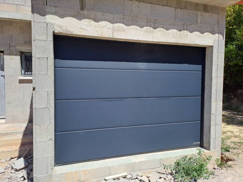 Porte de garage sectionnelle 7016 près de Montpellier