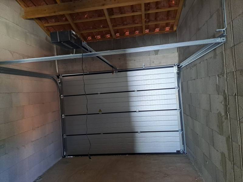 Isoler son garage avec une porte sectionnelle près de Castelnau le Lez