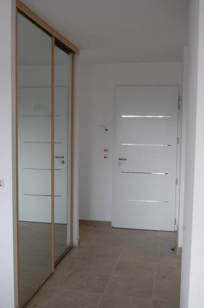 Placard miroir de chez Sifisa - Porte d'entrée Cotim 11 de chez ZilteN