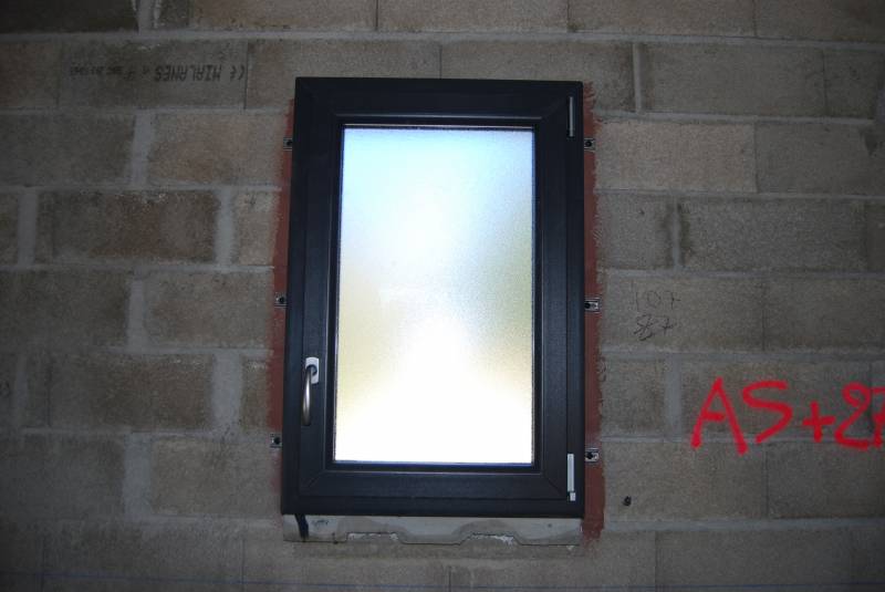 Faire installer des menuiseries 7016 à Nîmes