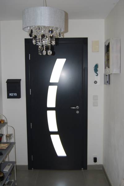 Porte d'entrée rénovée en aluminium gris anthracite à Lunel