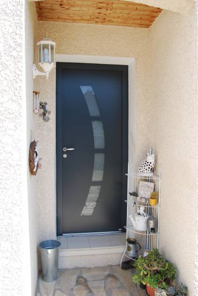 Rénovation porte d'entrée aluminium à Villetelle