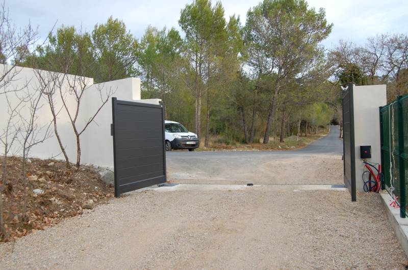 Portail grande largeur en aluminium