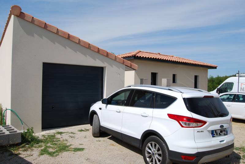 Fourniture et pose d'une porte de garage 7016 dans l'Hérault
