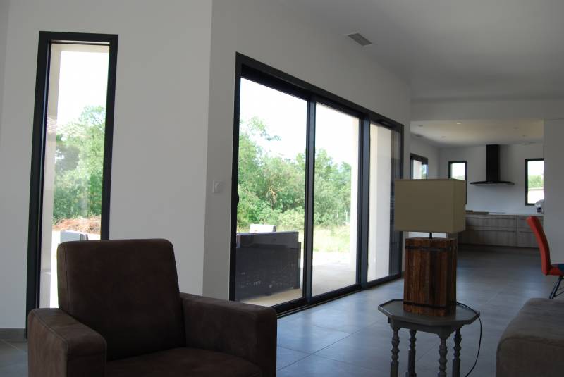 Fourniture et installation de menuiseries gris anthracite