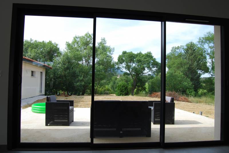 Pose d'une baie aluminium à 3 vantaux aux Matelles