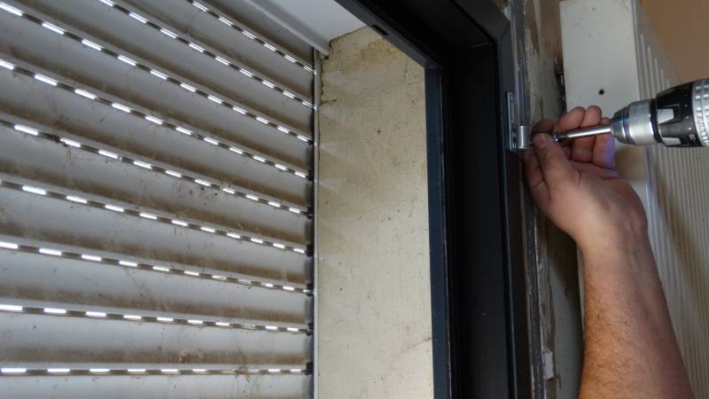 Pose de menuiseries rénovation PVC sur cadre bois existant à Sommières