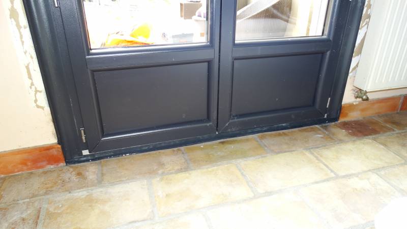 Pose de menuiserie avec soubassement isolant à Sommières