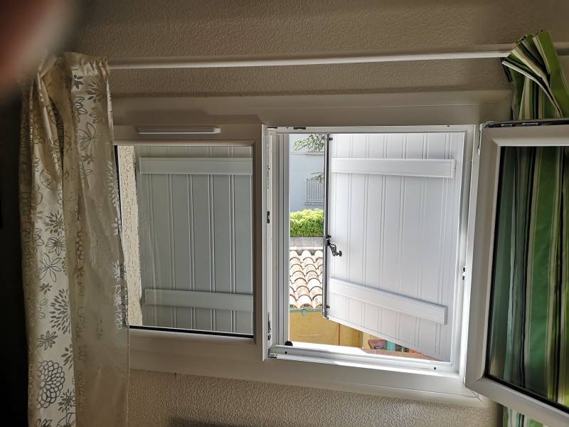 Fenêtre PVC et volet alu dans l'Hérault