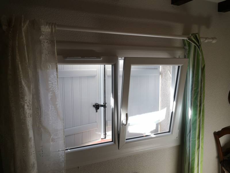 Installation de fenêtres isolantes en PVC à Baillargues