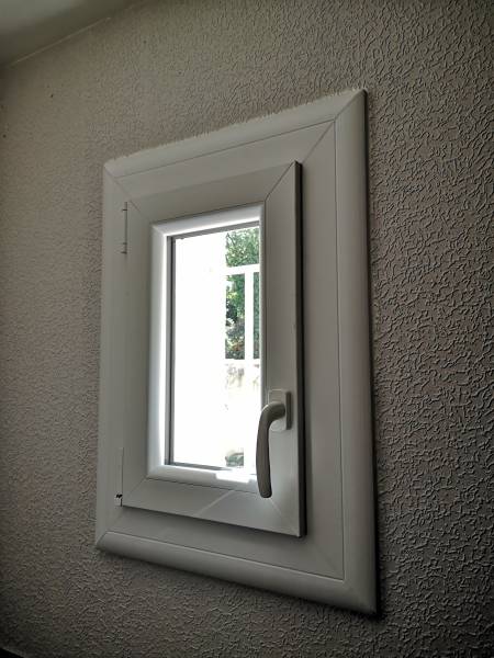 Fenêtre PVC oscillo-battante rénovée