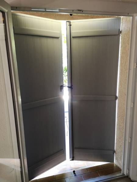 Volet battant isolant à Saint-Brès