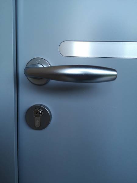 Barillet de sécurité sur porte d'entrée à Baillargues