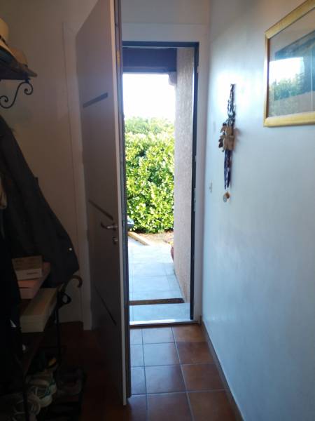 Pose de porte d'entrée en aluminium dans le 34