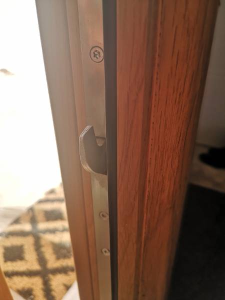 Serrure sécurité sur porte d'entrée au Mas de Londres