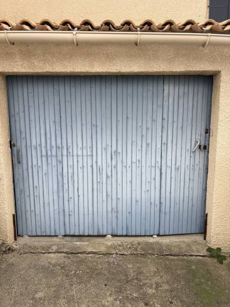 Comment rénover sa porte de garage en bois à Sommières dans le Gard avec Navy menuiseries ?