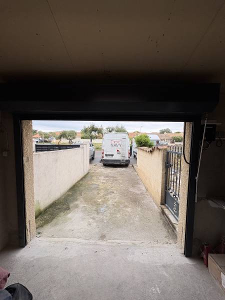 Comment rénover sa porte de garage en bois à Sommières dans le Gard avec Navy menuiseries ?