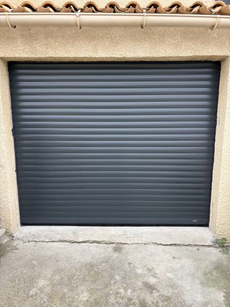 Comment rénover sa porte de garage en bois à Sommières dans le Gard avec Navy menuiseries ?
