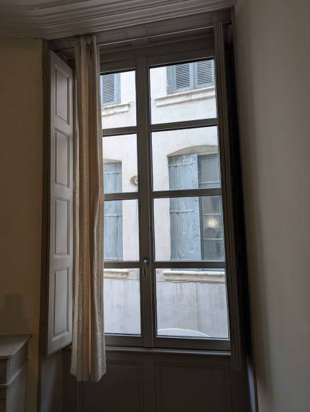 Comment valoriser son logement grâce à Navy menuiseries dans le centre ville de Nîmes ?